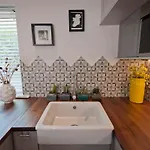 6br Designer Or Separate 2br Option *