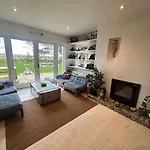 6br Designer Or Separate 2br Option בית נופש