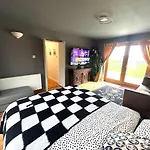 別荘 6br Designer Or Separate 2br Option