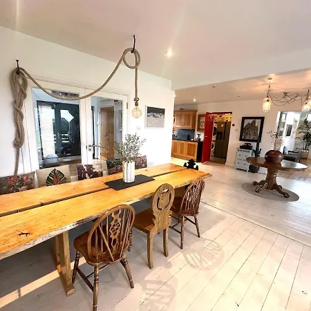 Vakantiehuis 6br Designer Or Separate 2br Option Fethard-on-Sea