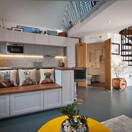 6br Designer Or Separate 2br Option *