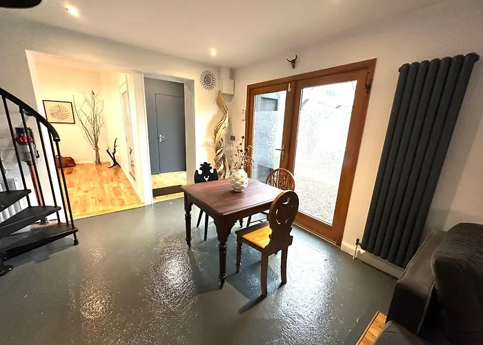 6br Designer Or Separate 2br Option