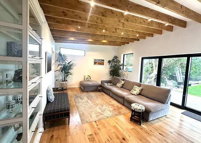 Vakantiehuis 6br Designer Or Separate 2br Option