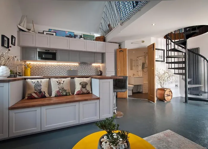 6br Designer Or Separate 2br Option *