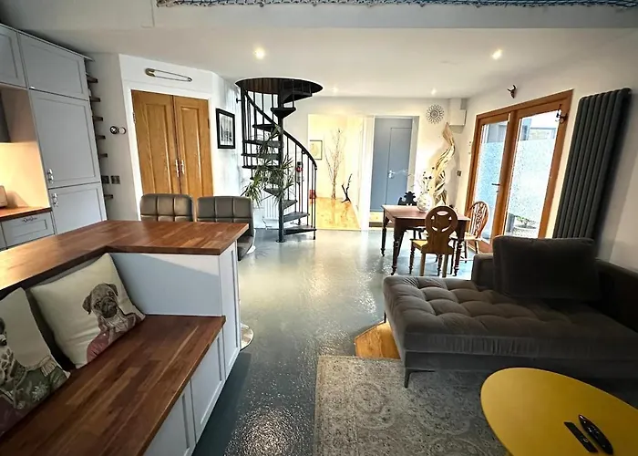 Vakantiehuis 6br Designer Or Separate 2br Option